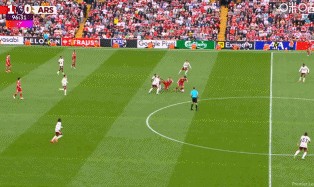 尬住了！基耶萨奔袭后没传球，闷头再带打门偏出