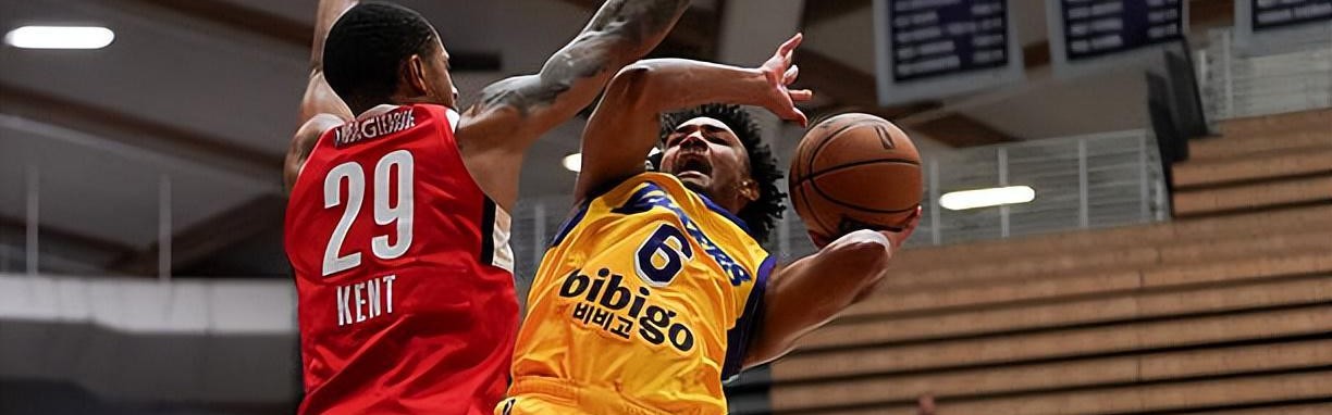 豪取准三双数据，湖人可以考虑用双向合同签下二队的强力得分手？